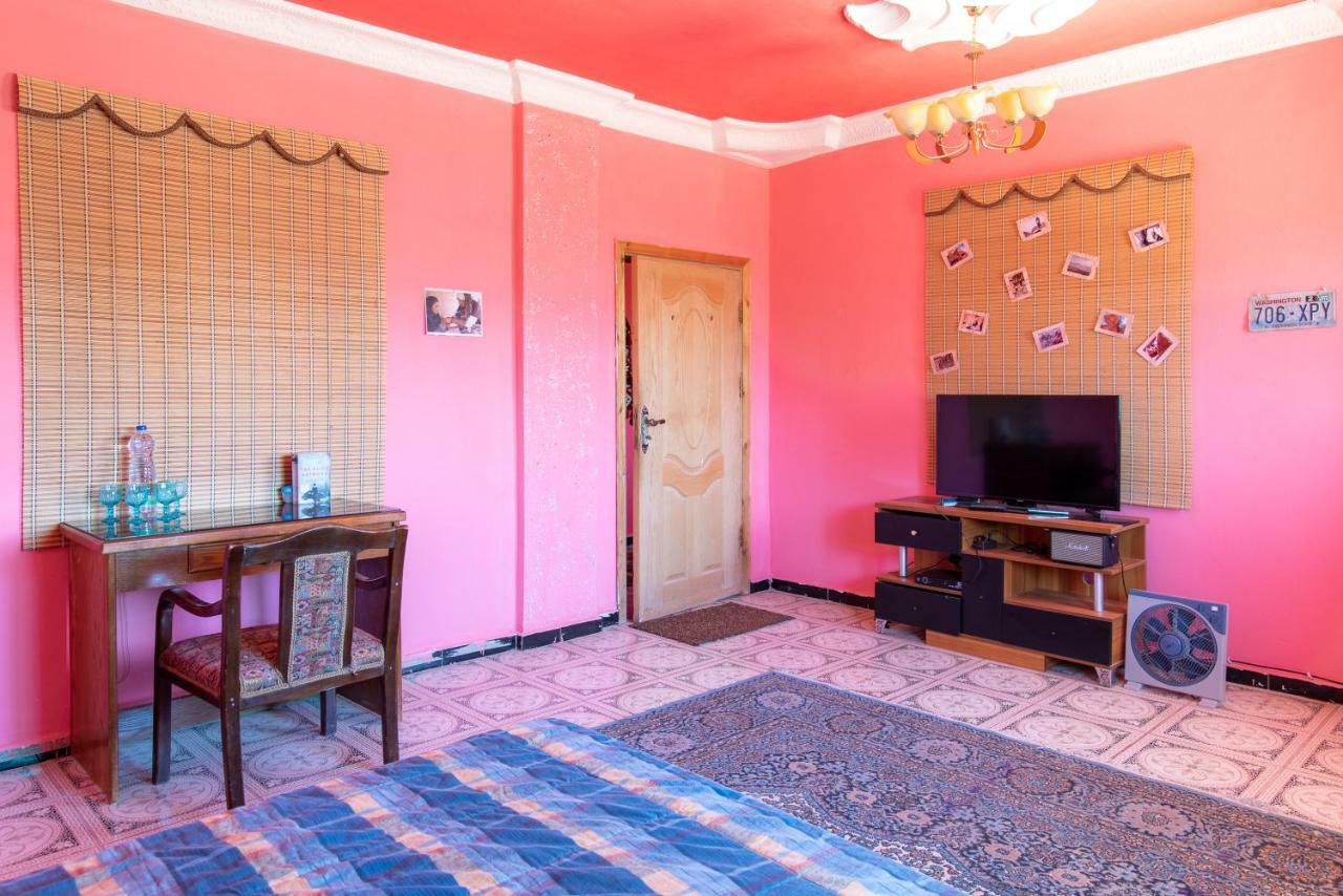 Bed and Breakfast Bedouin Pink Ecohouse Wadi Musa Exterior foto