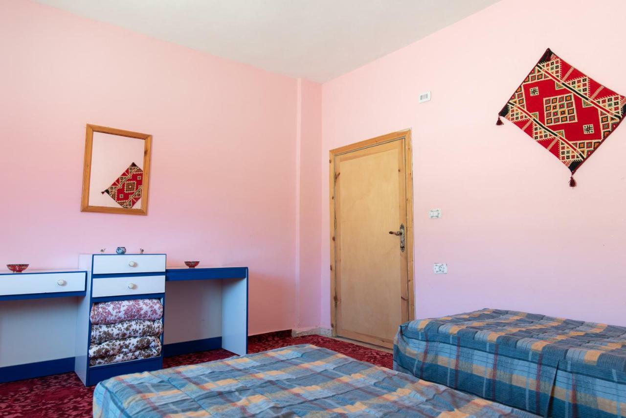 Bed and Breakfast Bedouin Pink Ecohouse Wadi Musa Exterior foto